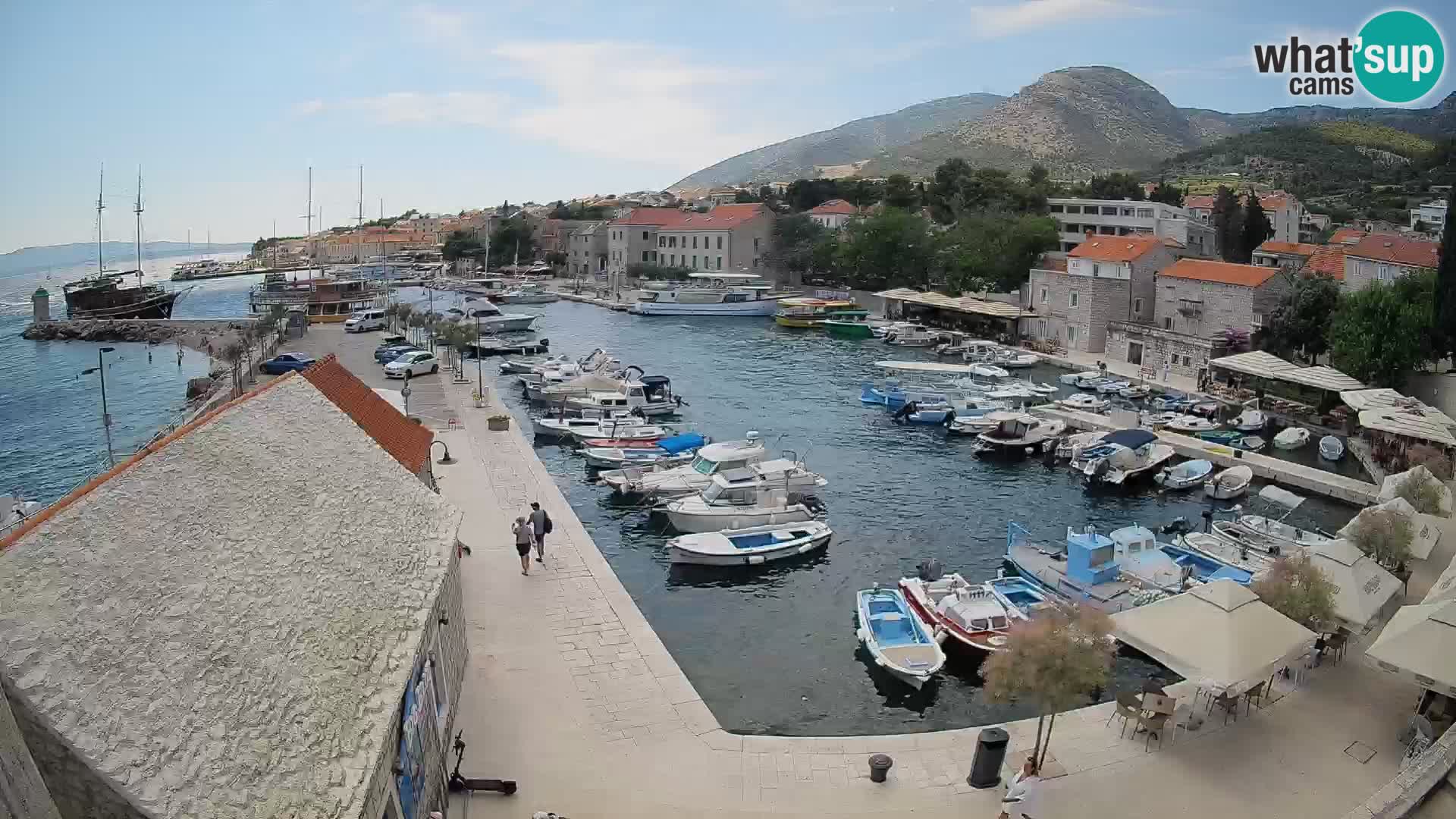 Web kamera Bol Riva – Pogled uživo na luku i marinu