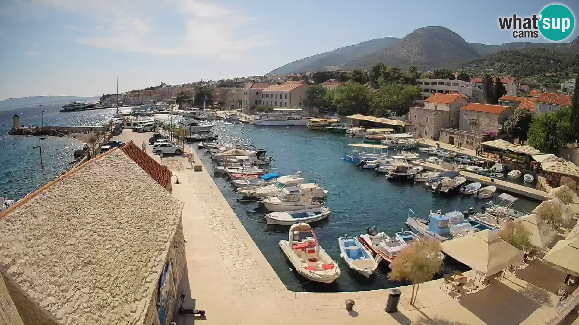 Web kamera Bol Riva – Pogled uživo na luku i marinu