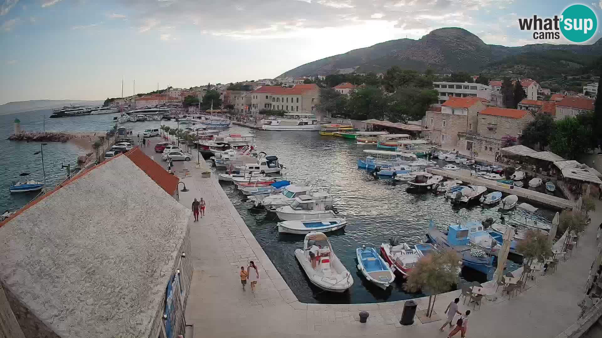 Webcam porto di Bol – Vista live sulla Riva e Marina