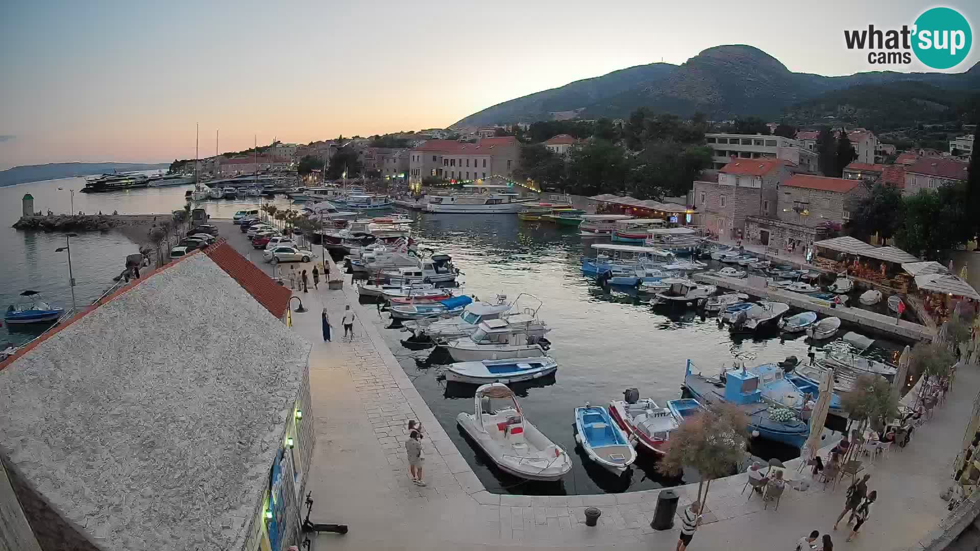 Webcam porto di Bol – Vista live sulla Riva e Marina