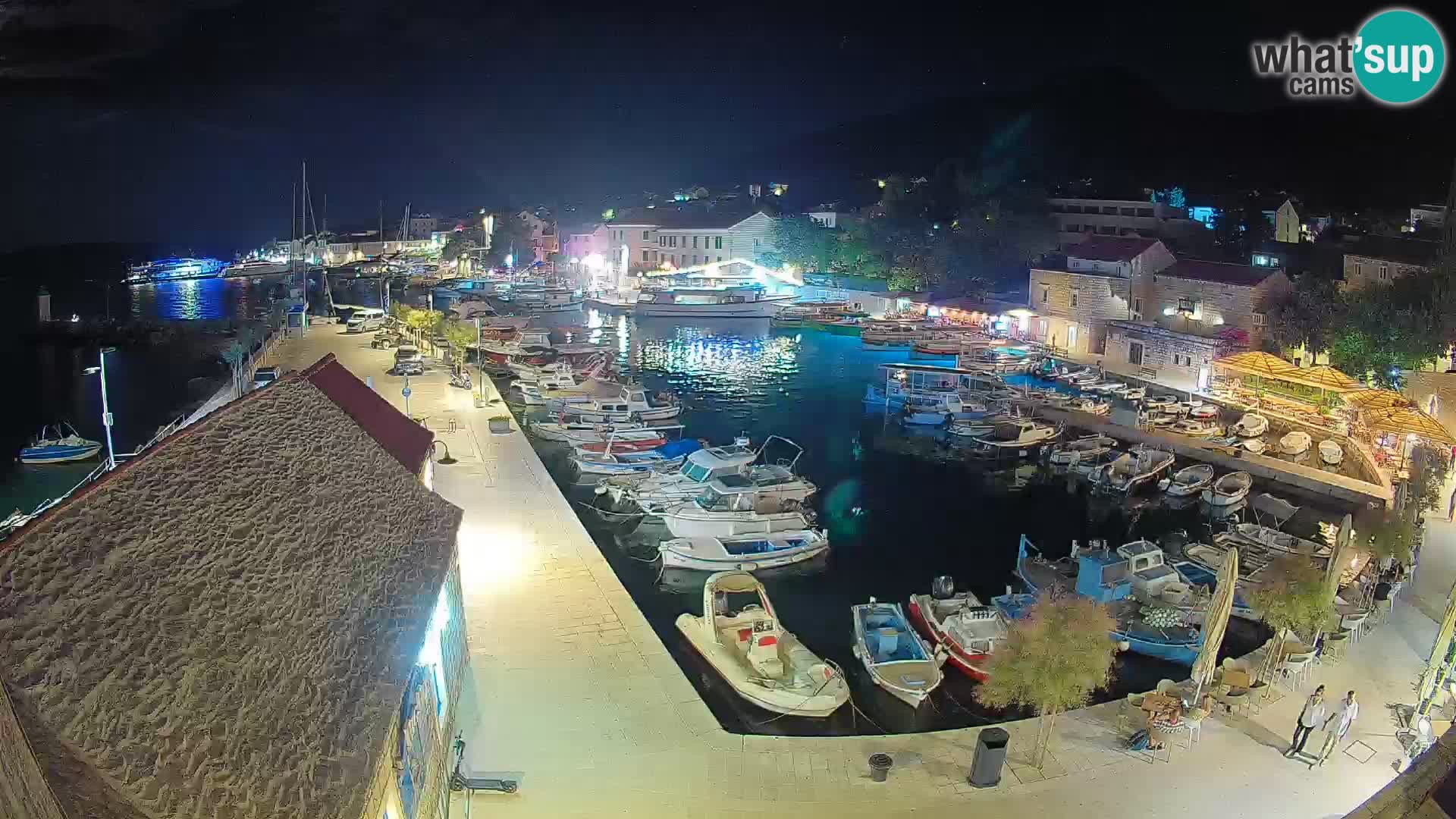 Web kamera Bol Riva – Pogled uživo na luku i marinu