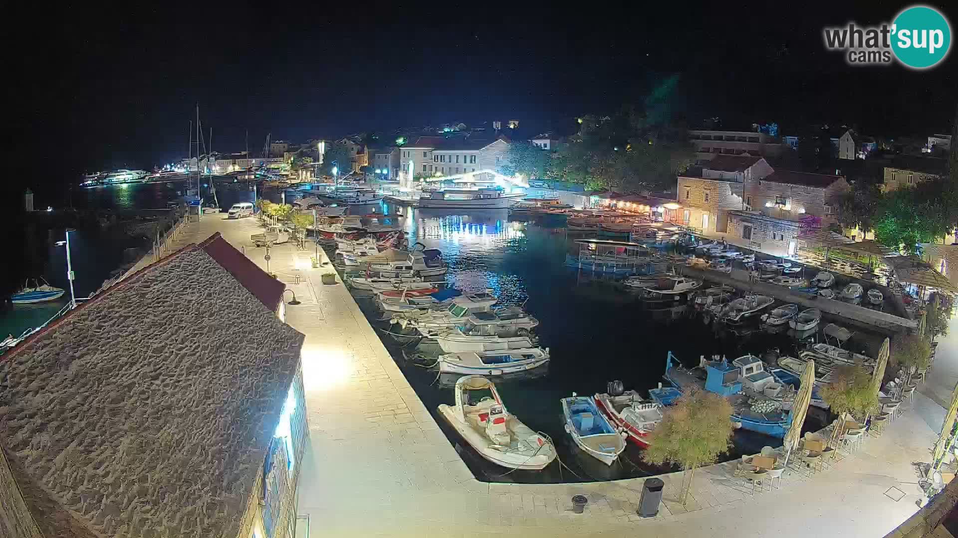 Webcam porto di Bol – Vista live sulla Riva e Marina