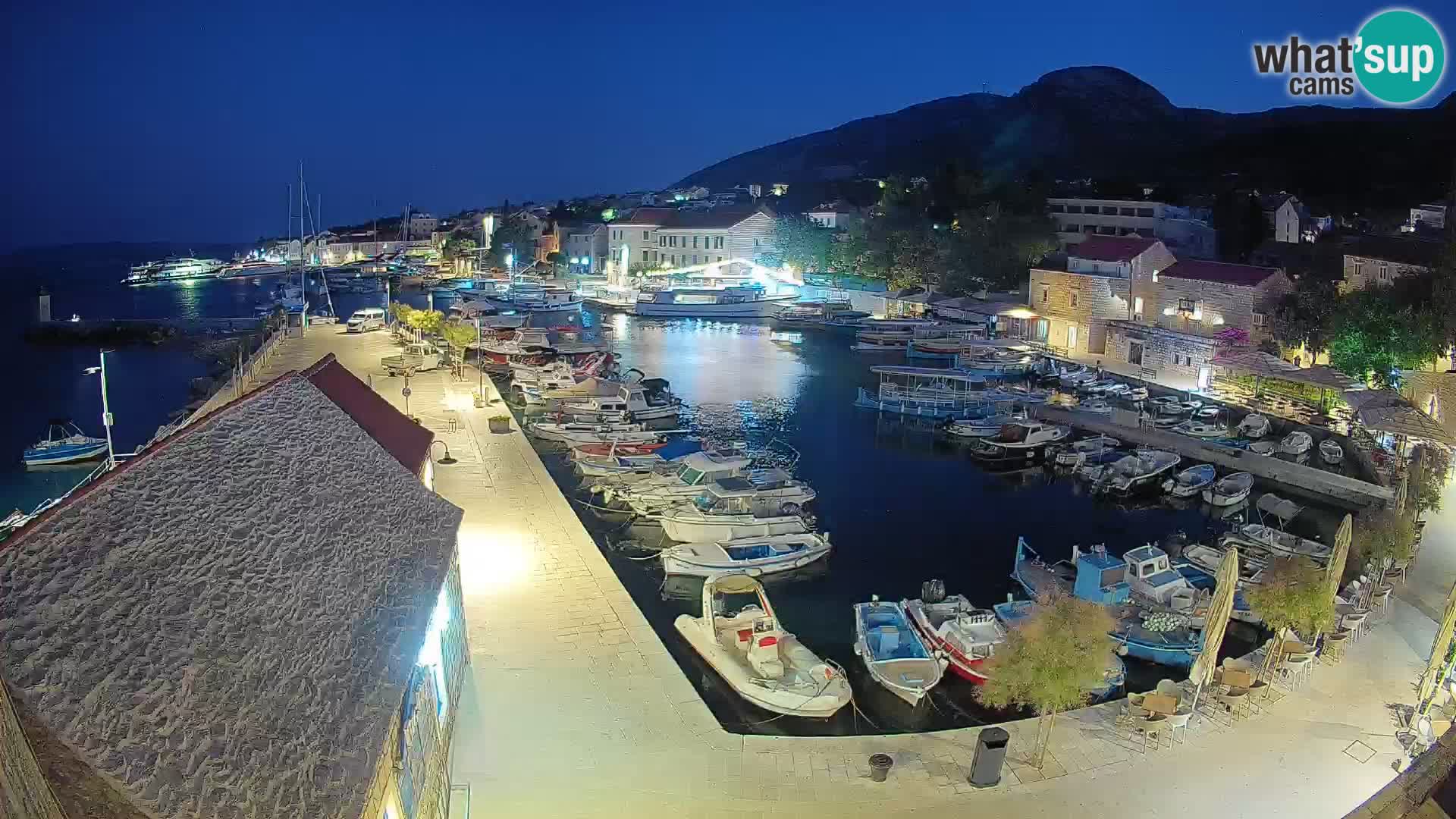 Webcam porto di Bol – Vista live sulla Riva e Marina
