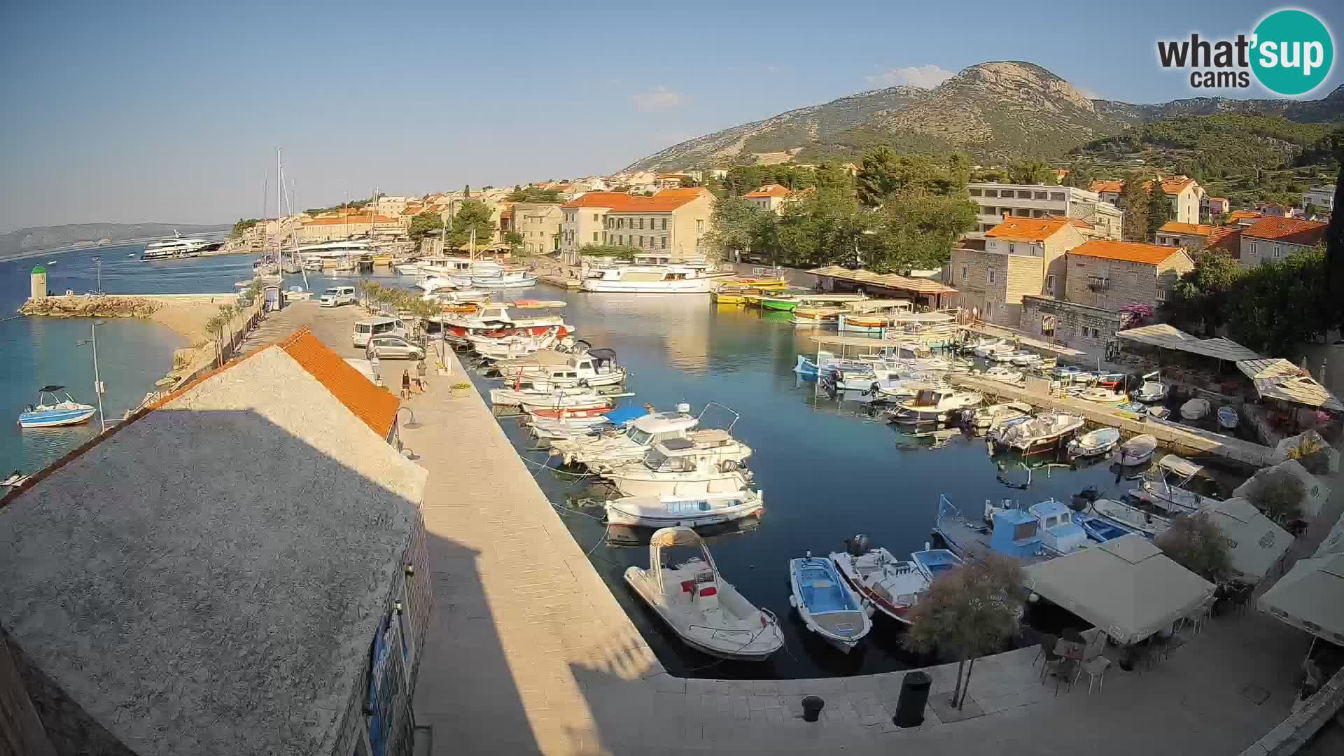 Webcam porto di Bol – Vista live sulla Riva e Marina
