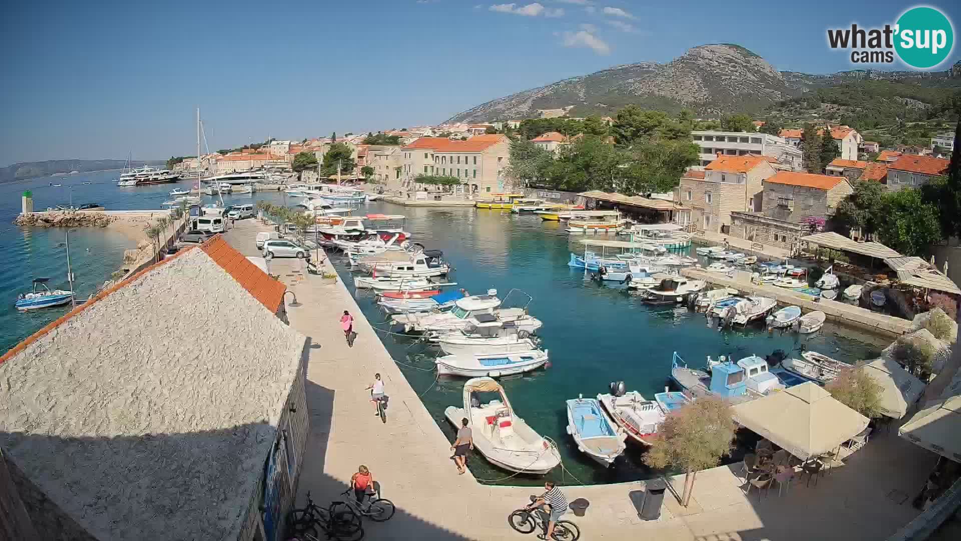 Web kamera Bol Riva – Pogled uživo na luku i marinu