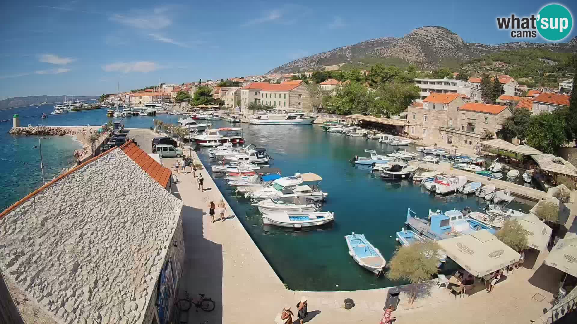 Web kamera Bol Riva – Pogled uživo na luku i marinu