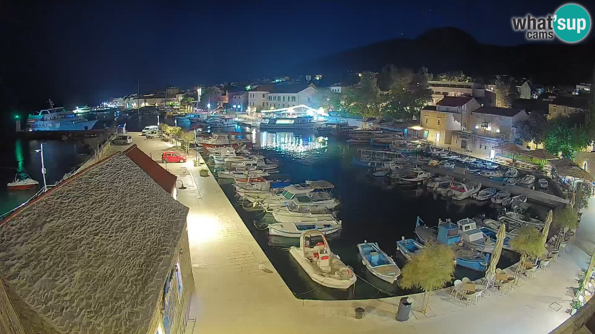Web kamera Bol Riva – Pogled uživo na luku i marinu