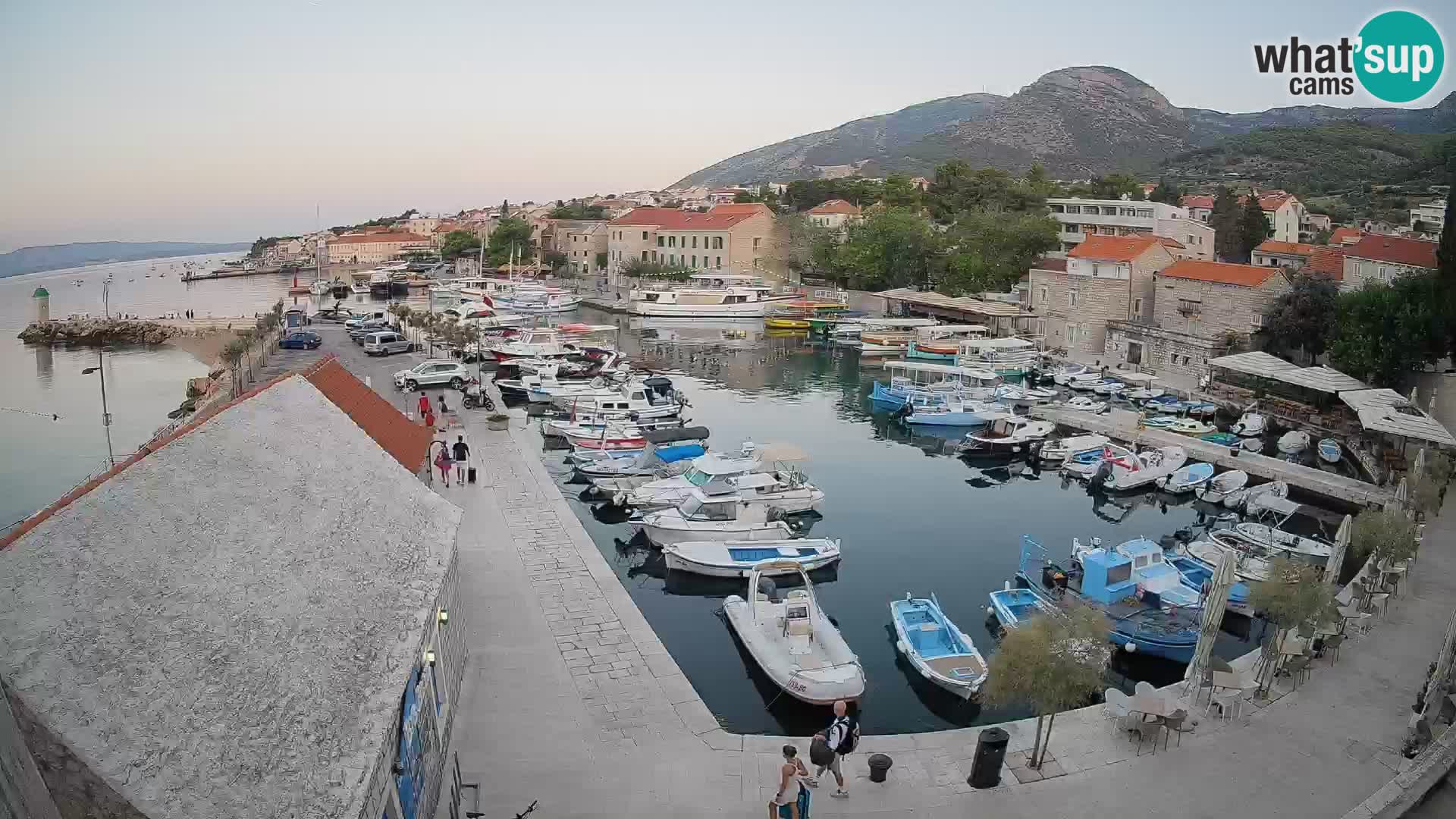 Webcam porto di Bol – Vista live sulla Riva e Marina