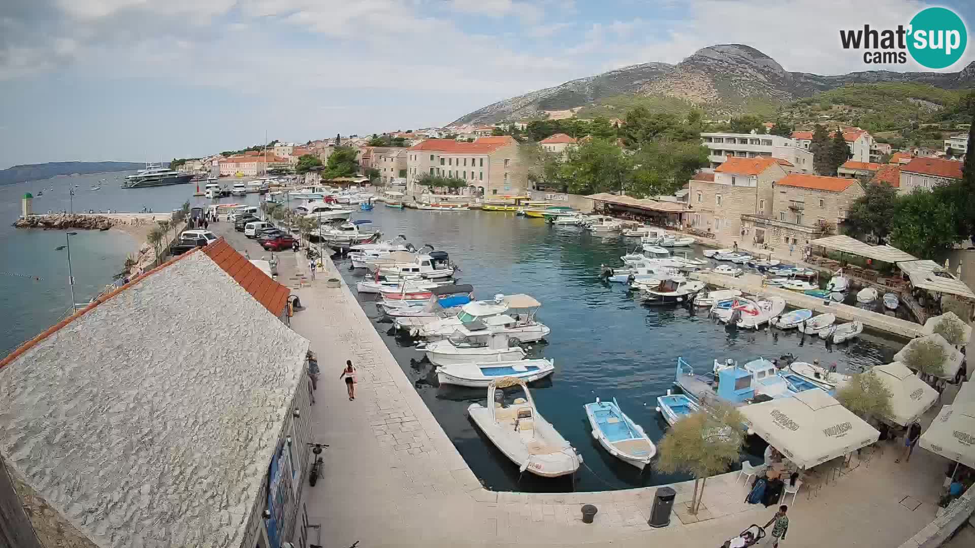 Web kamera Bol Riva – Pogled uživo na luku i marinu