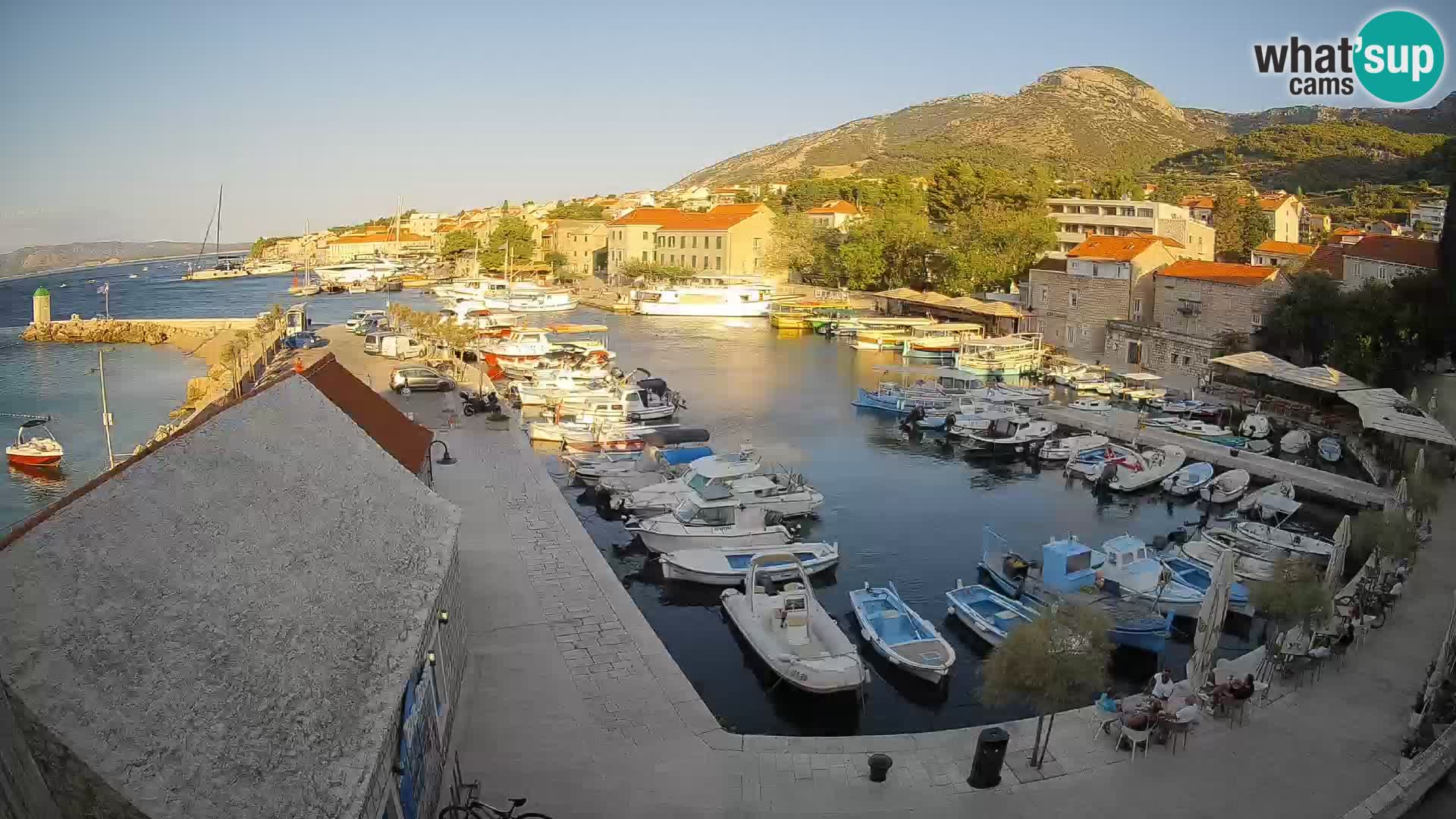 Webcam porto di Bol – Vista live sulla Riva e Marina