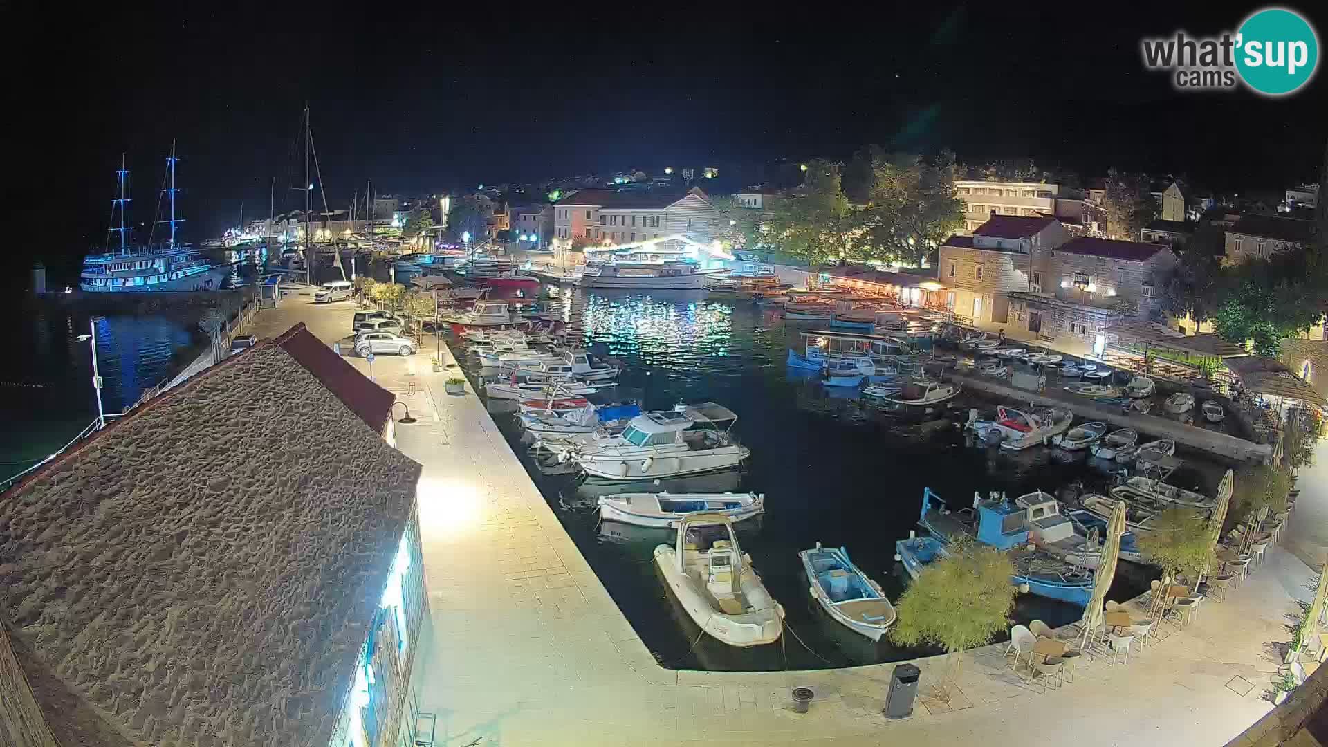 Webcam Bol Hafen – Liveblick auf Bol Riva & Marina