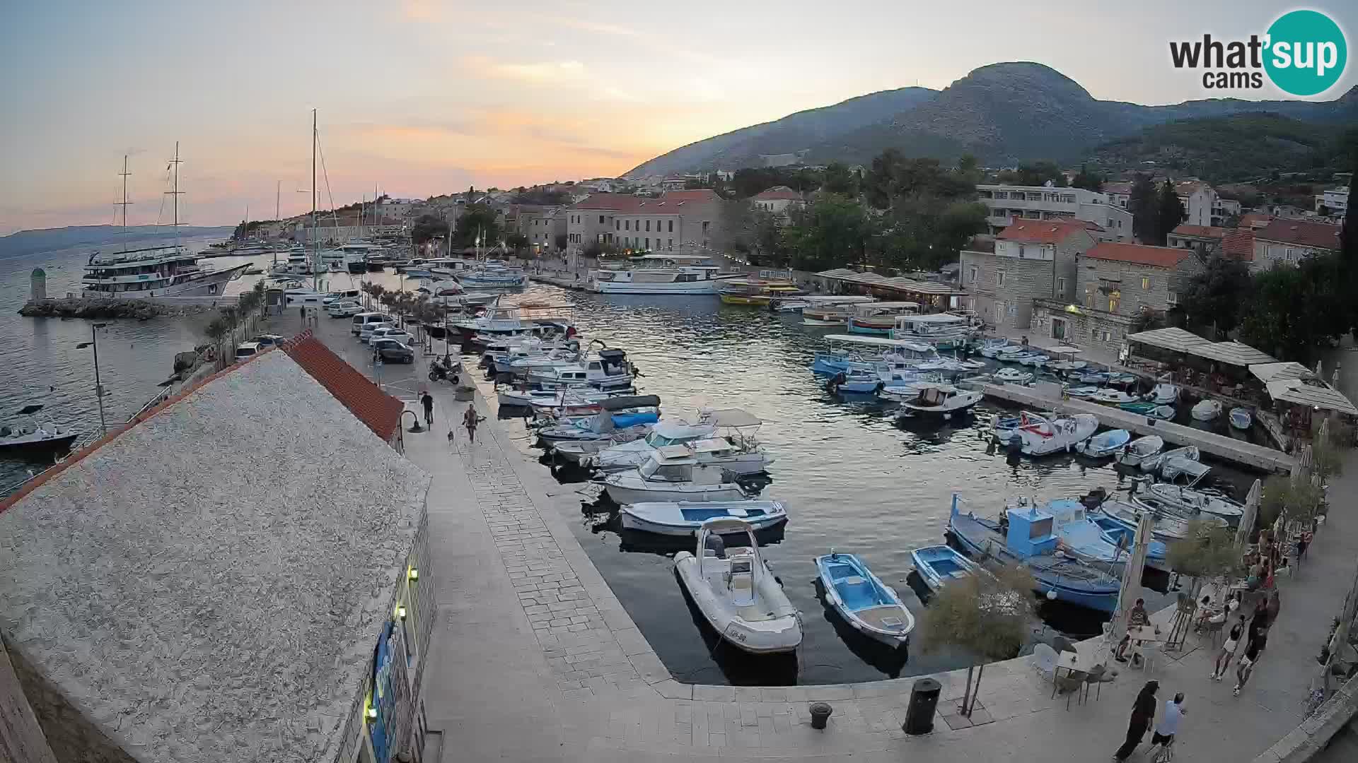 Webcam Bol Hafen – Liveblick auf Bol Riva & Marina