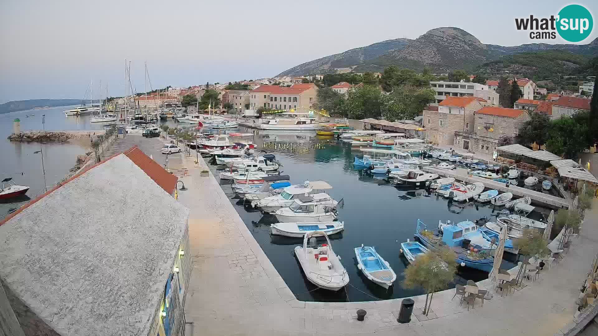 Webcam porto di Bol – Vista live sulla Riva e Marina