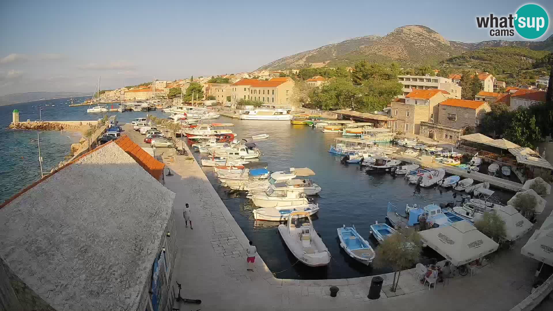Webcam porto di Bol – Vista live sulla Riva e Marina