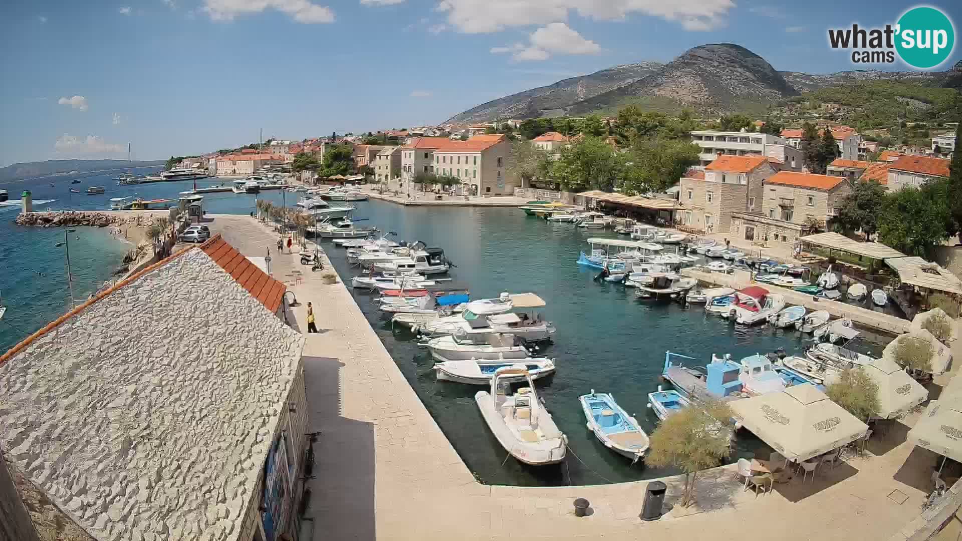 Web kamera Bol Riva – Pogled uživo na luku i marinu
