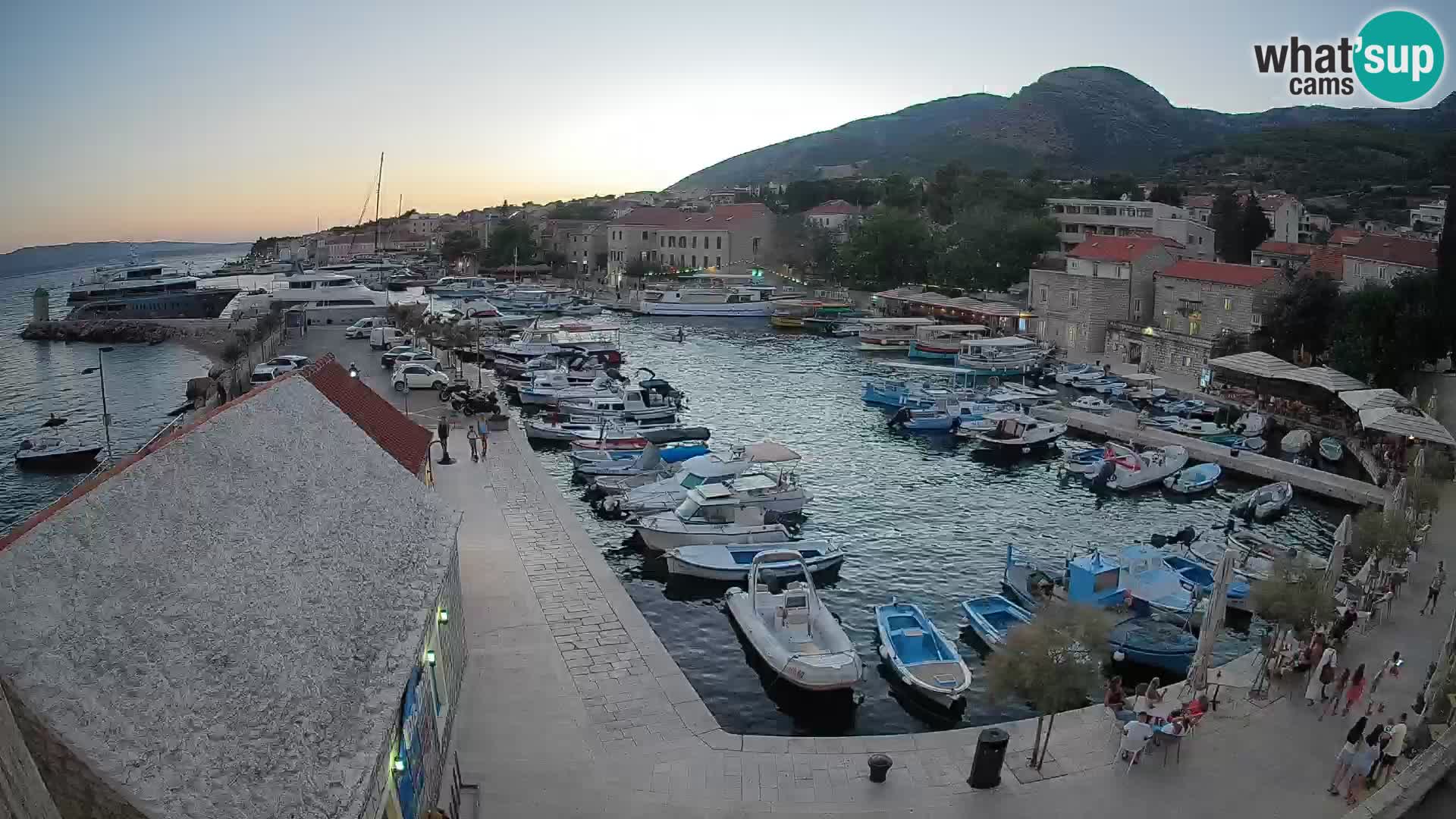 Webcam porto di Bol – Vista live sulla Riva e Marina