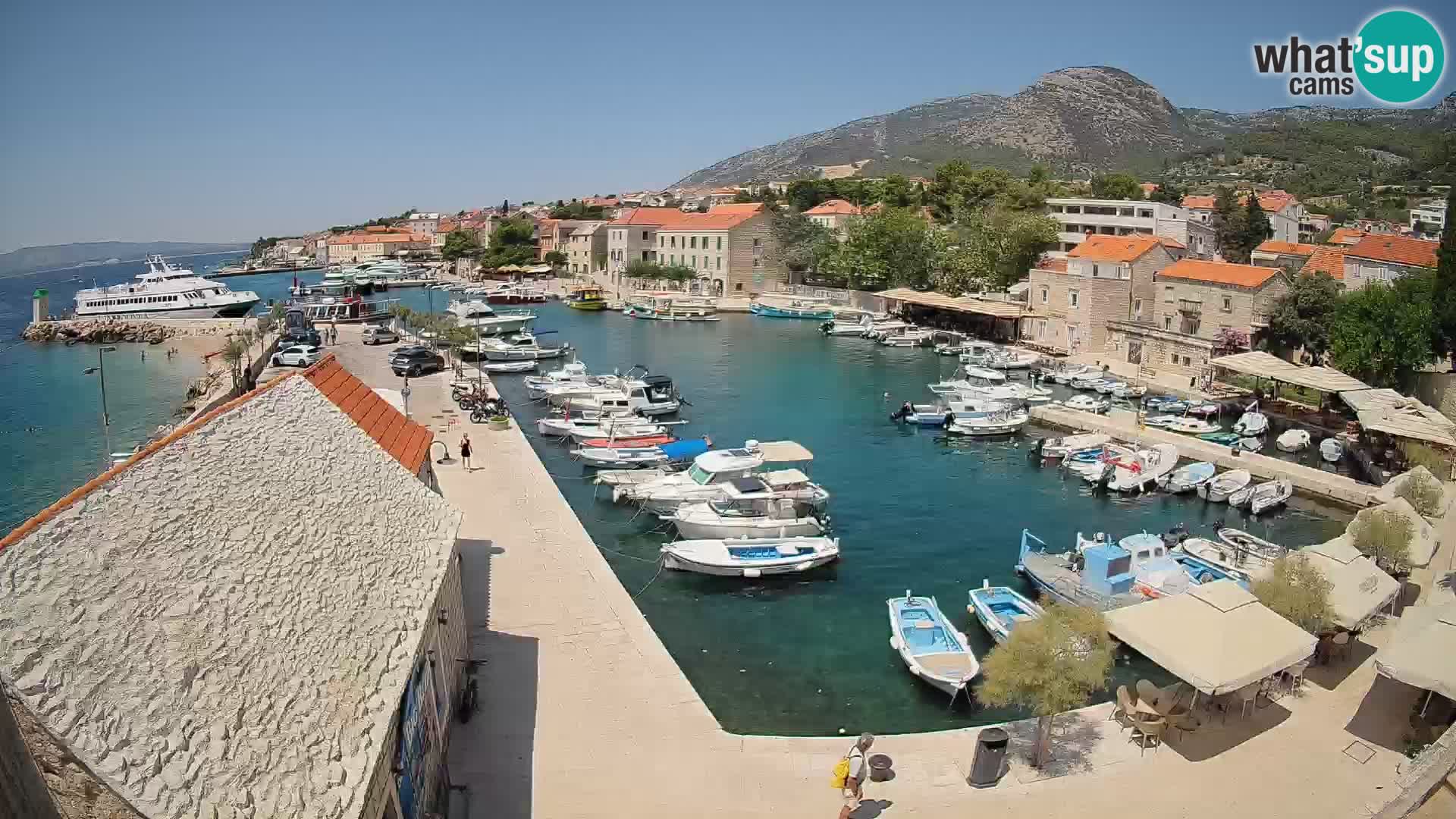 Web kamera Bol Riva – Pogled uživo na luku i marinu