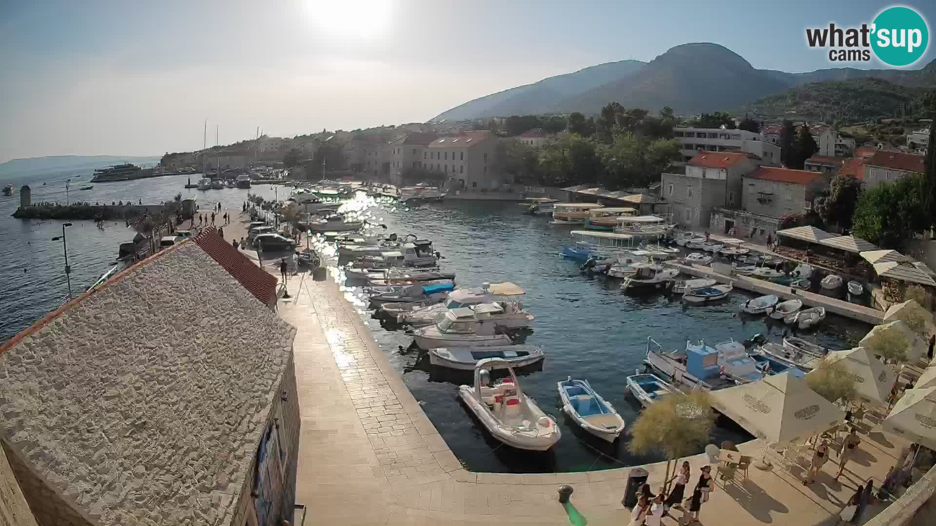 Webcam porto di Bol – Vista live sulla Riva e Marina