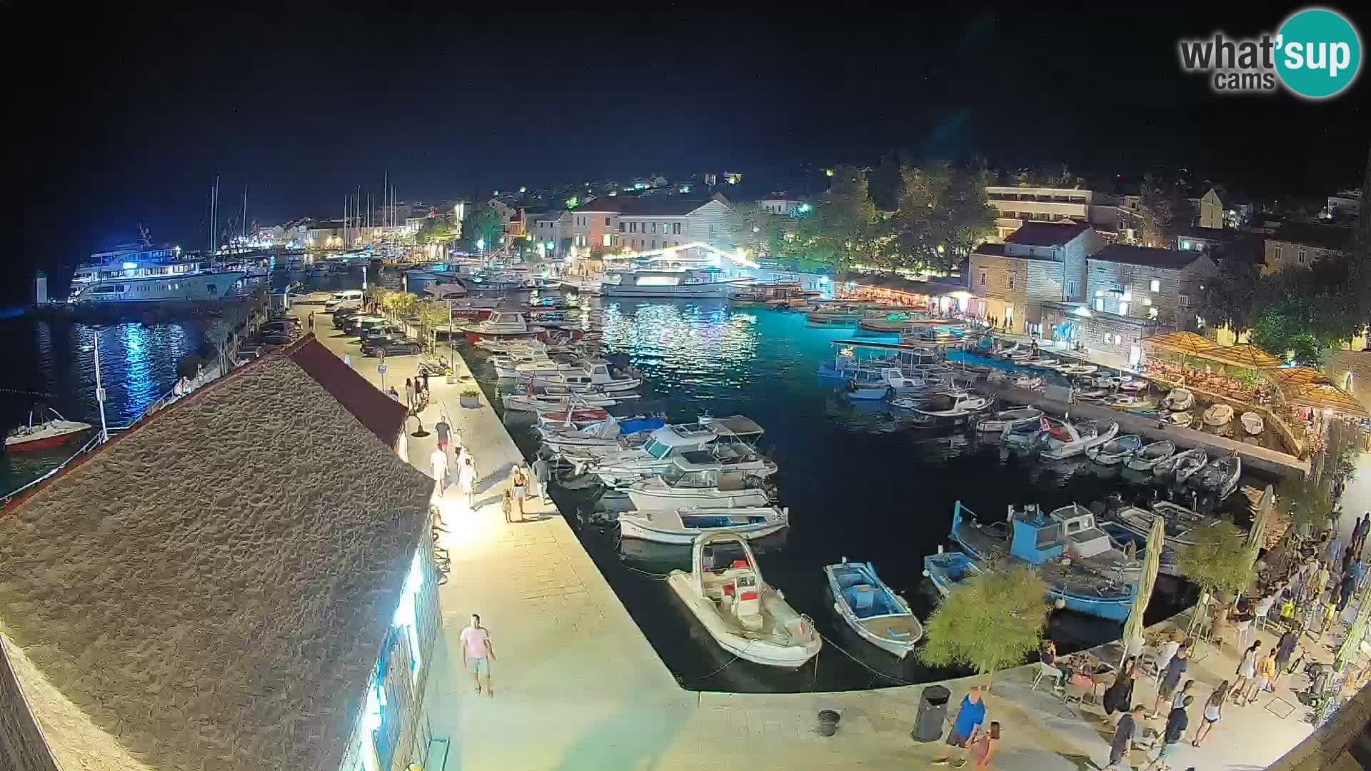 Web kamera Bol Riva – Pogled uživo na luku i marinu