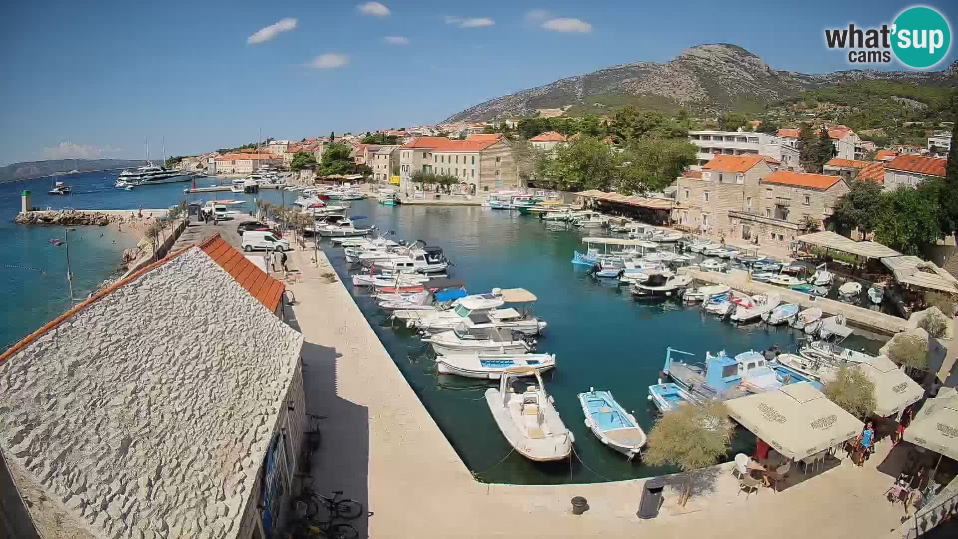 Web kamera Bol Riva – Pogled uživo na luku i marinu