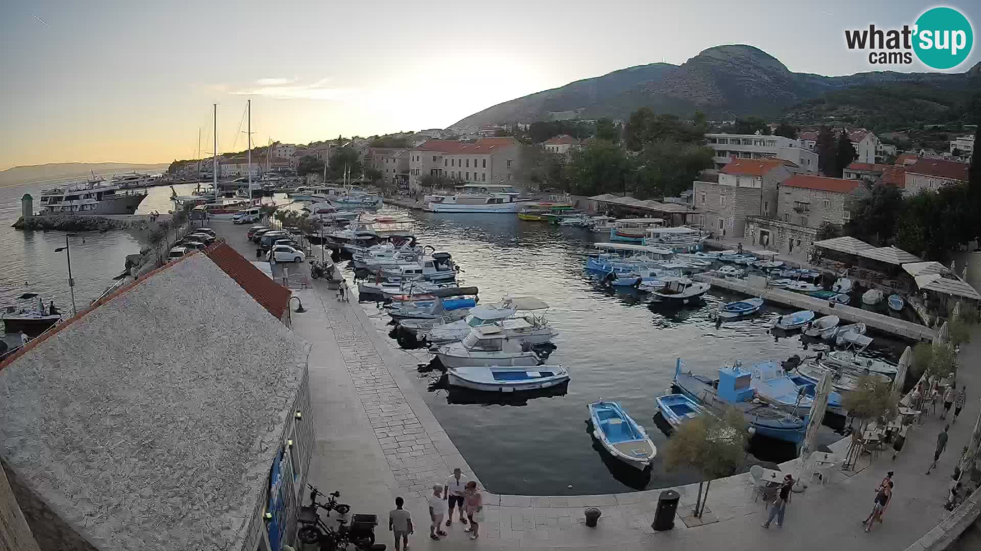 Webcam porto di Bol – Vista live sulla Riva e Marina