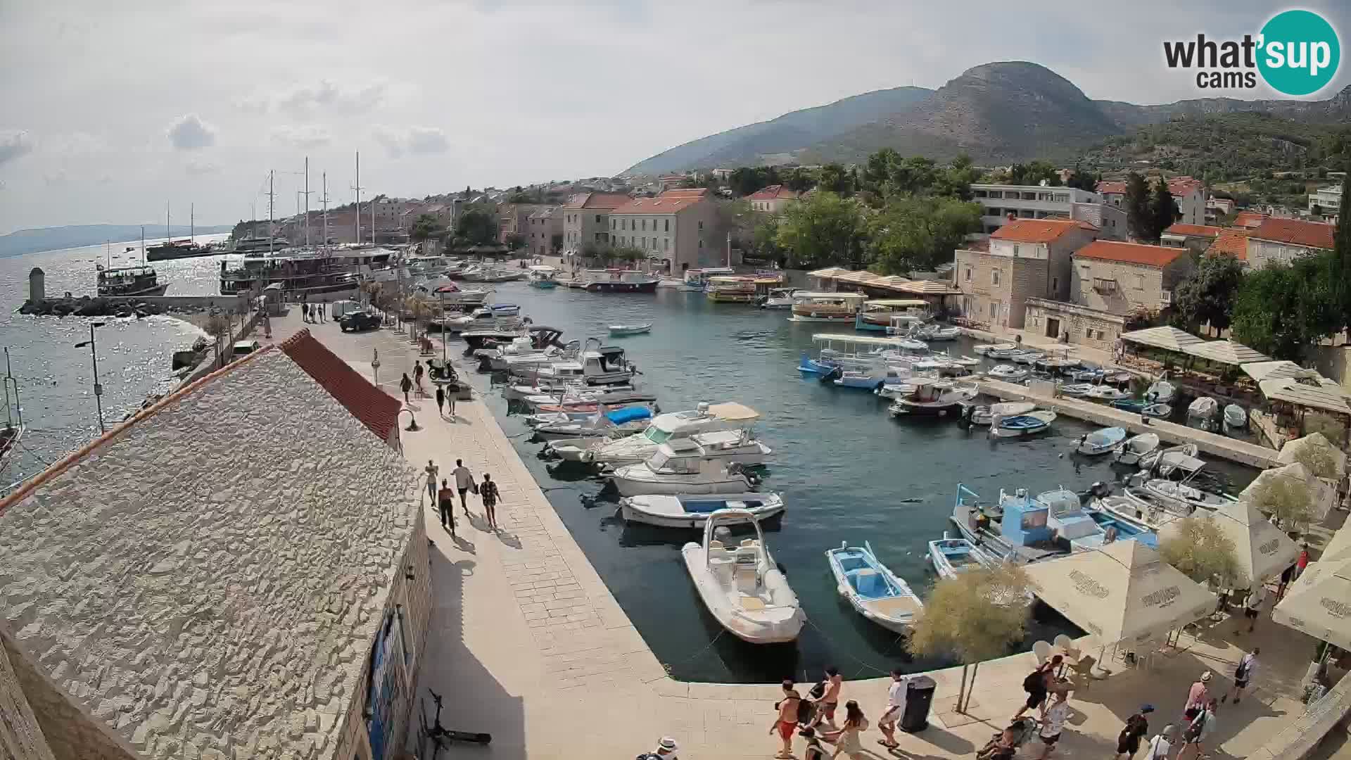 Webcam porto di Bol – Vista live sulla Riva e Marina