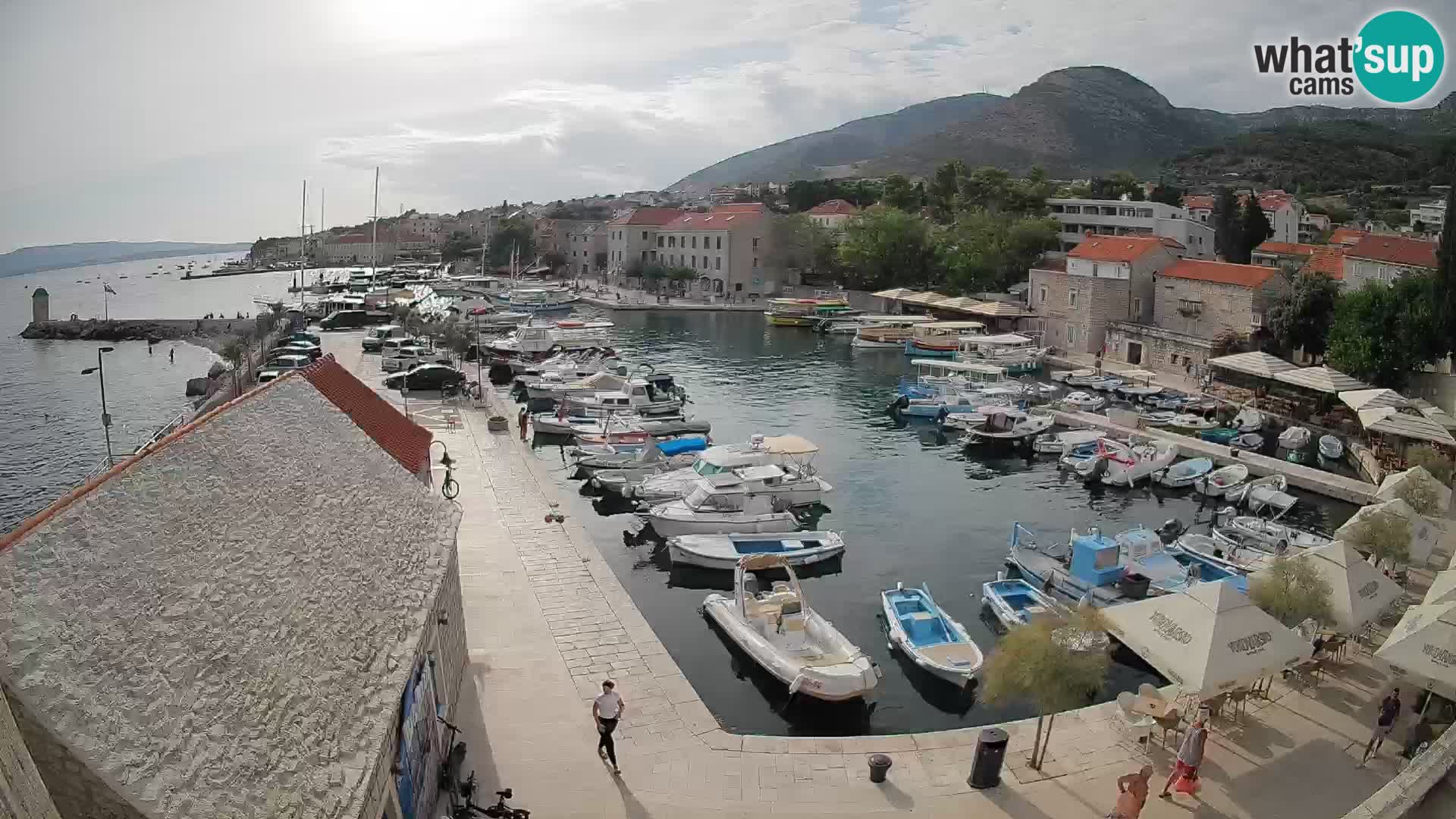 Web kamera Bol Riva – Pogled uživo na luku i marinu