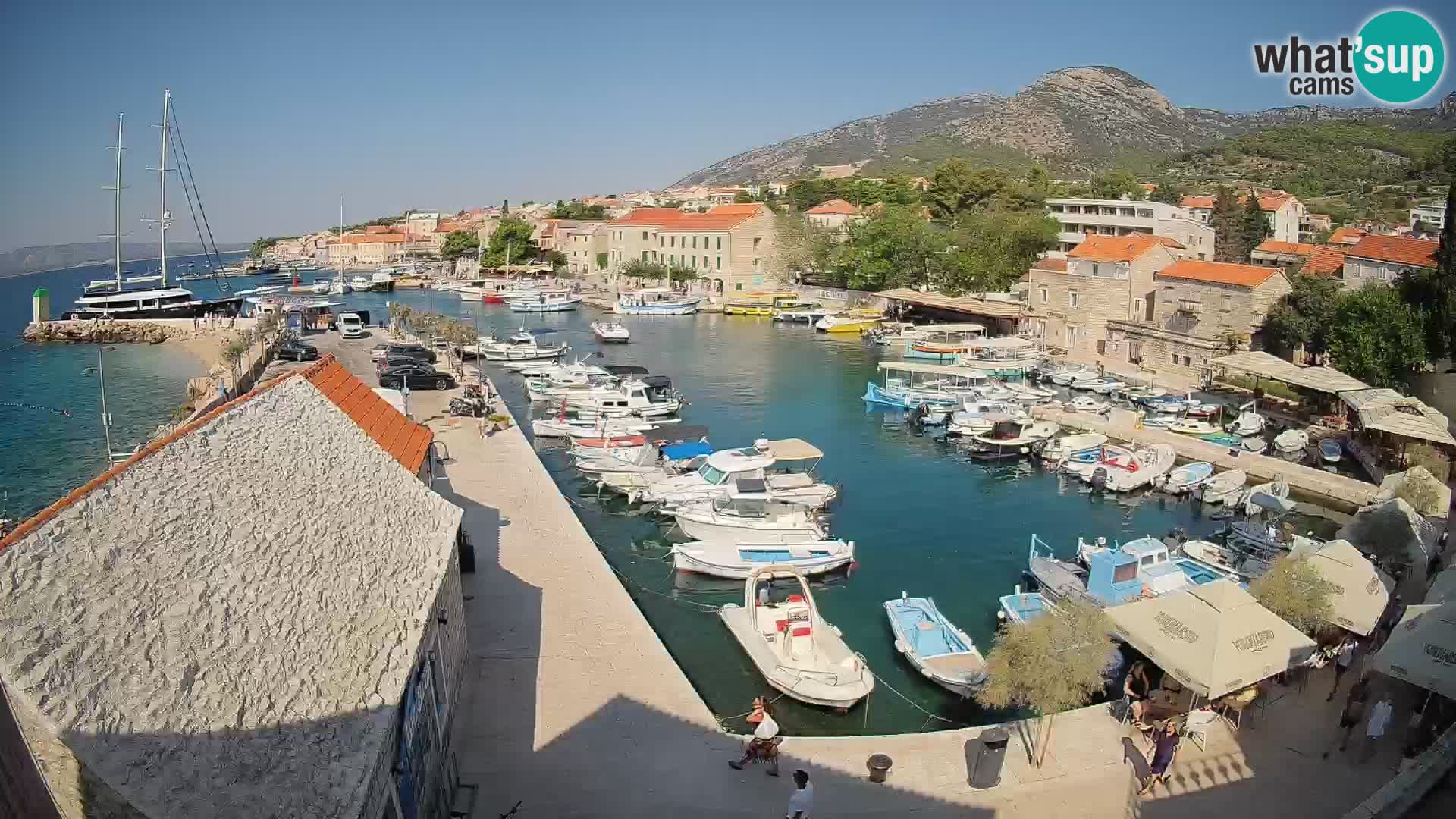 Web kamera Bol Riva – Pogled uživo na luku i marinu