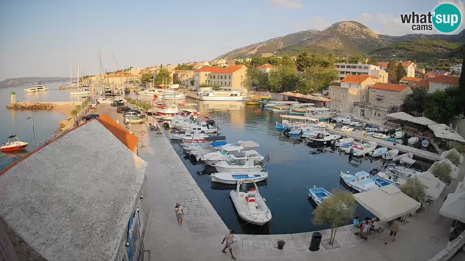 Webcam porto di Bol – Vista live sulla Riva e Marina