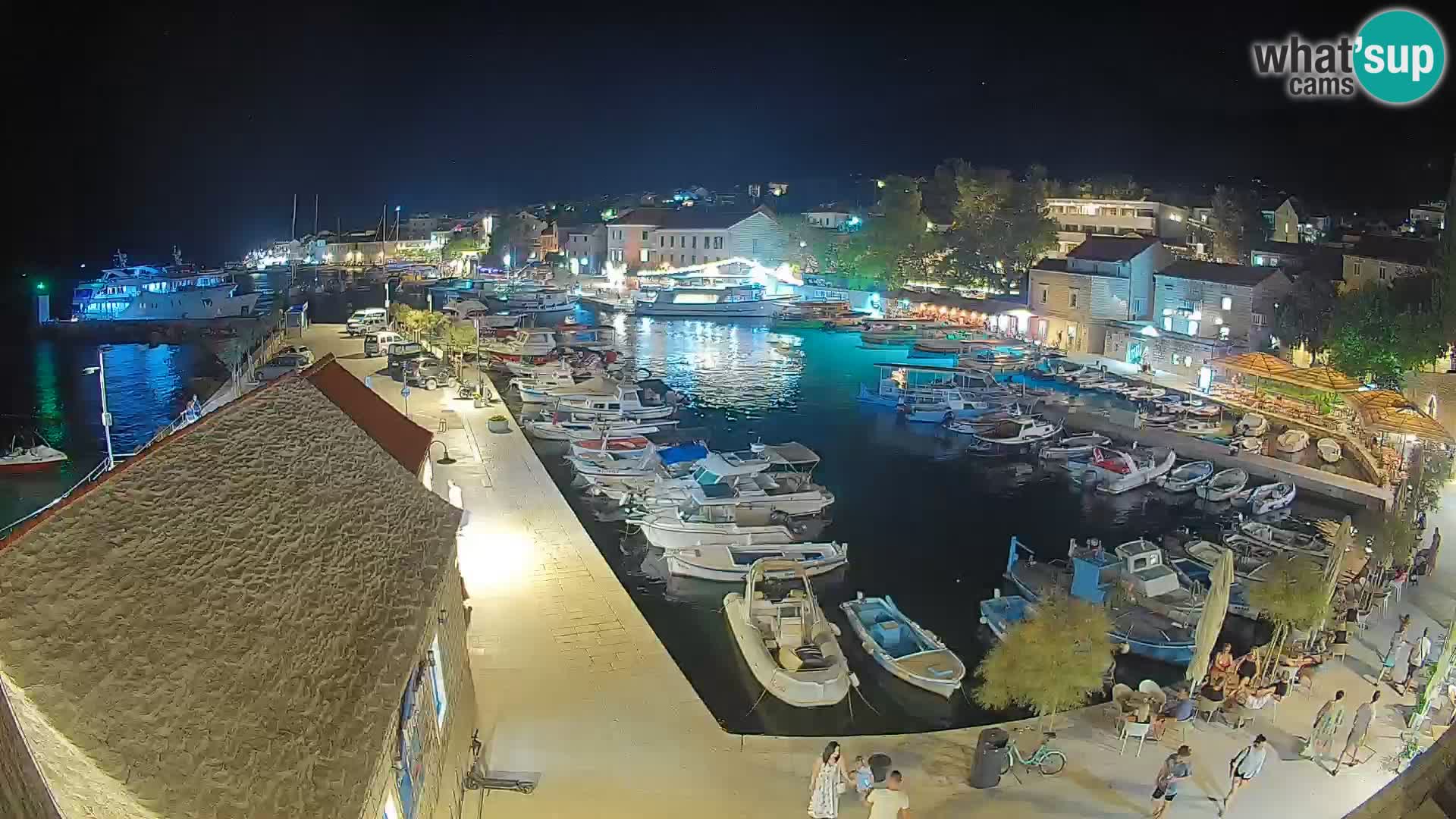 Web kamera Bol Riva – Pogled uživo na luku i marinu