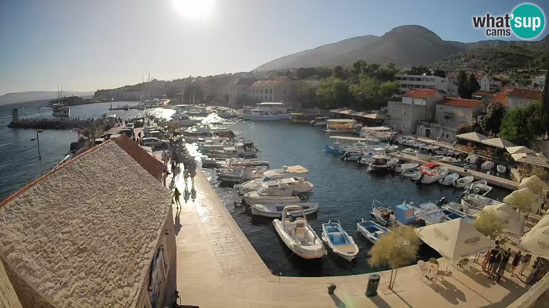 Webcam porto di Bol – Vista live sulla Riva e Marina