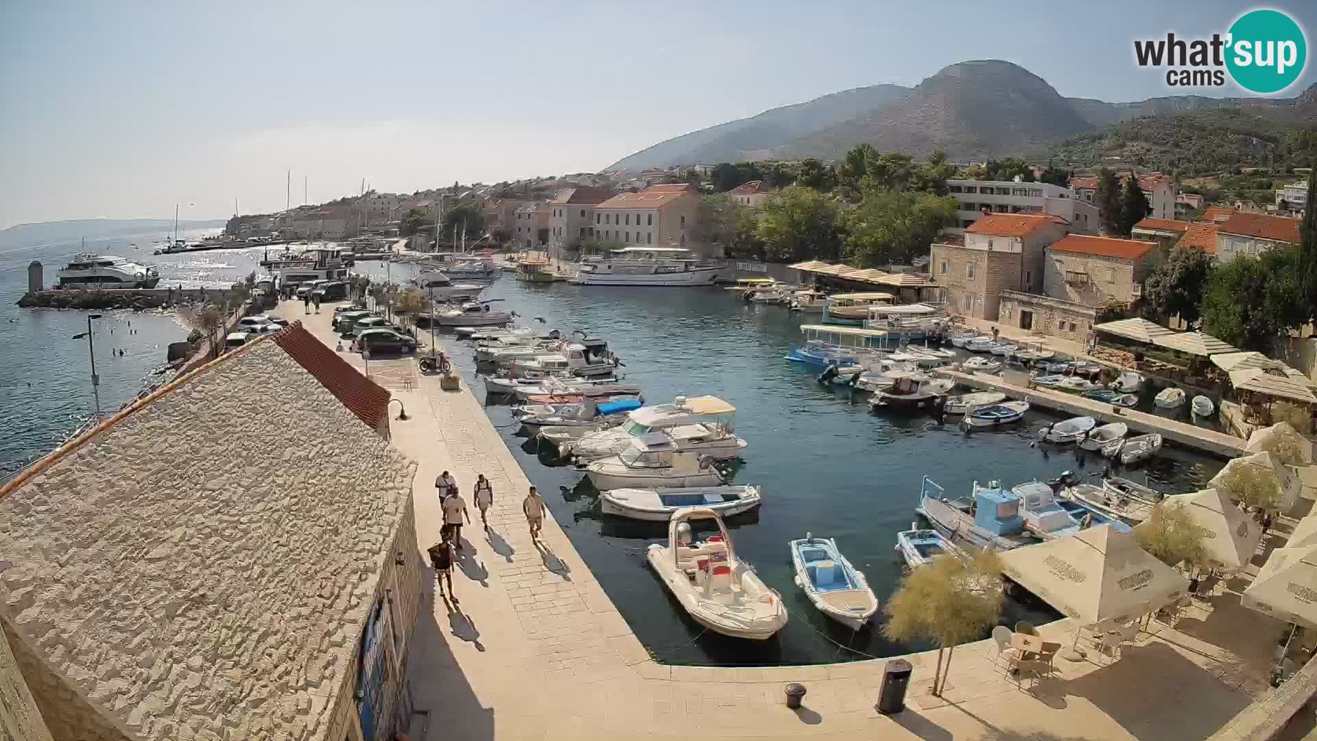 Web kamera Bol Riva – Pogled uživo na luku i marinu