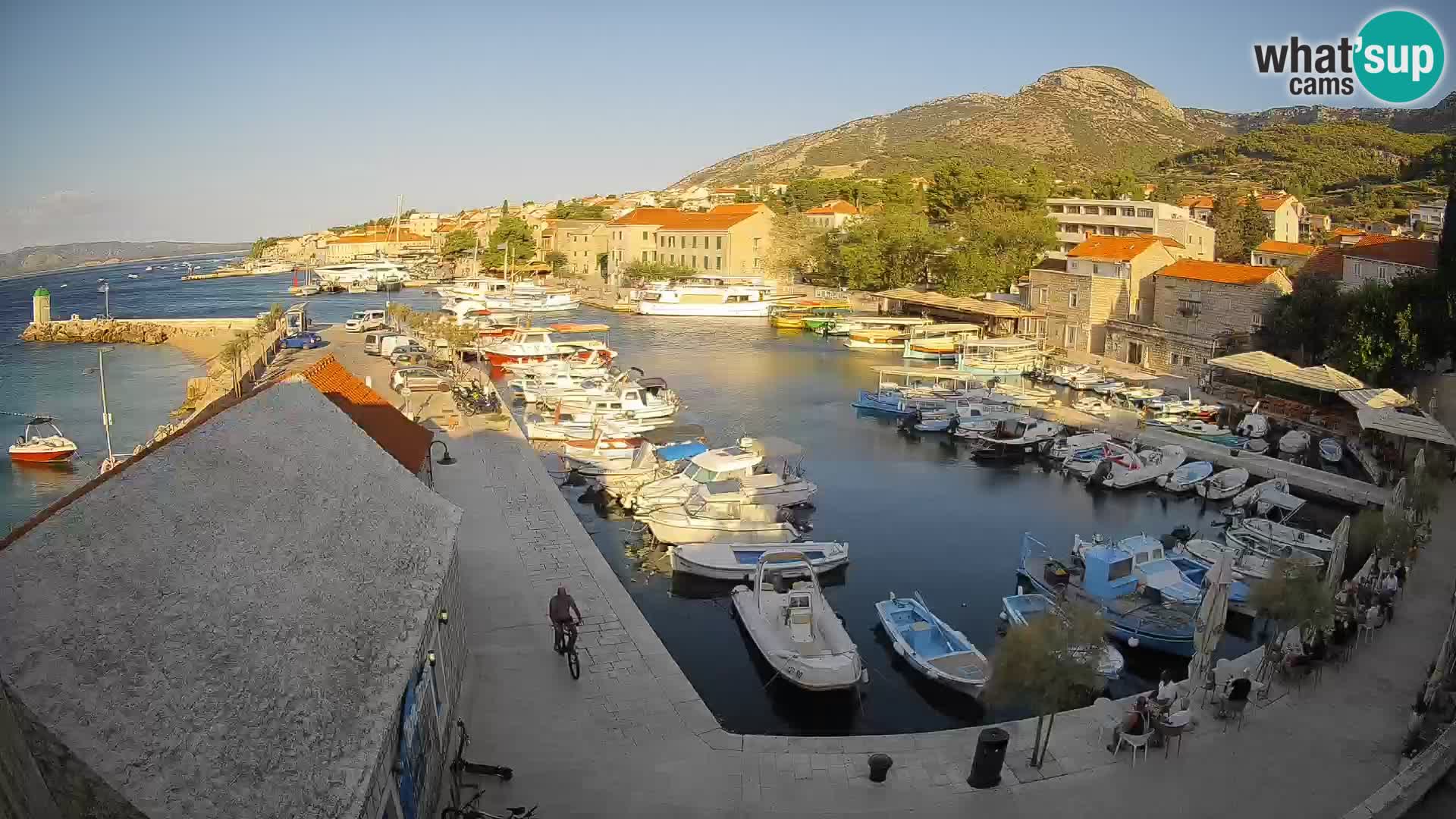 Webcam porto di Bol – Vista live sulla Riva e Marina