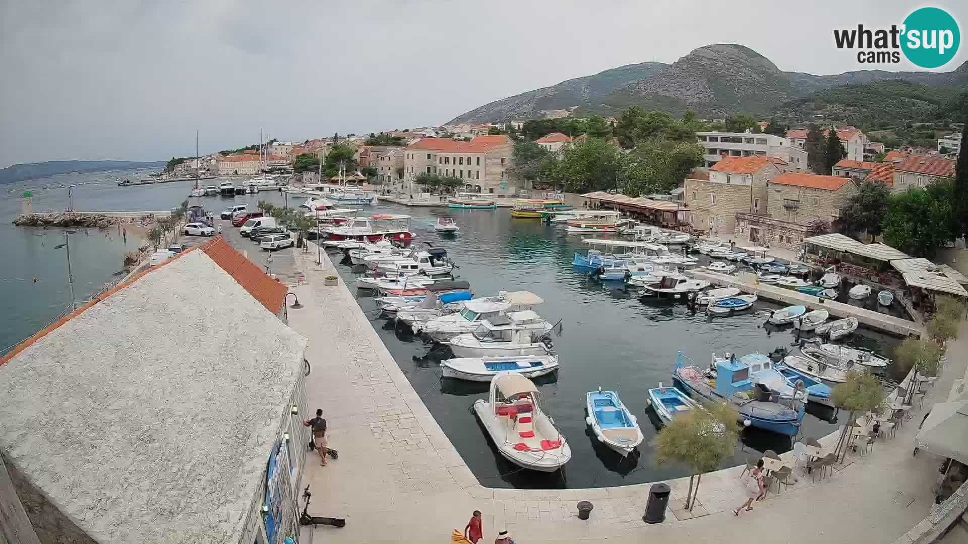 Webcam porto di Bol – Vista live sulla Riva e Marina