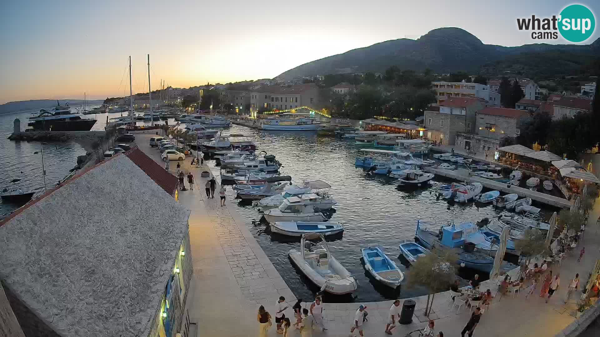 Webcam porto di Bol – Vista live sulla Riva e Marina