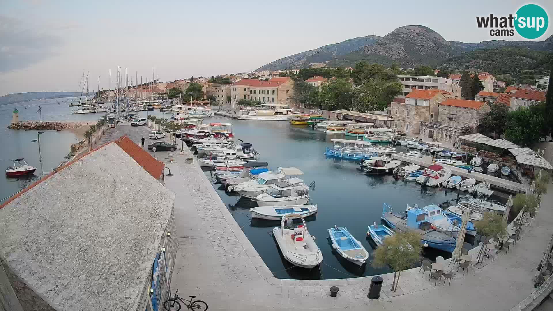 Webcam porto di Bol – Vista live sulla Riva e Marina