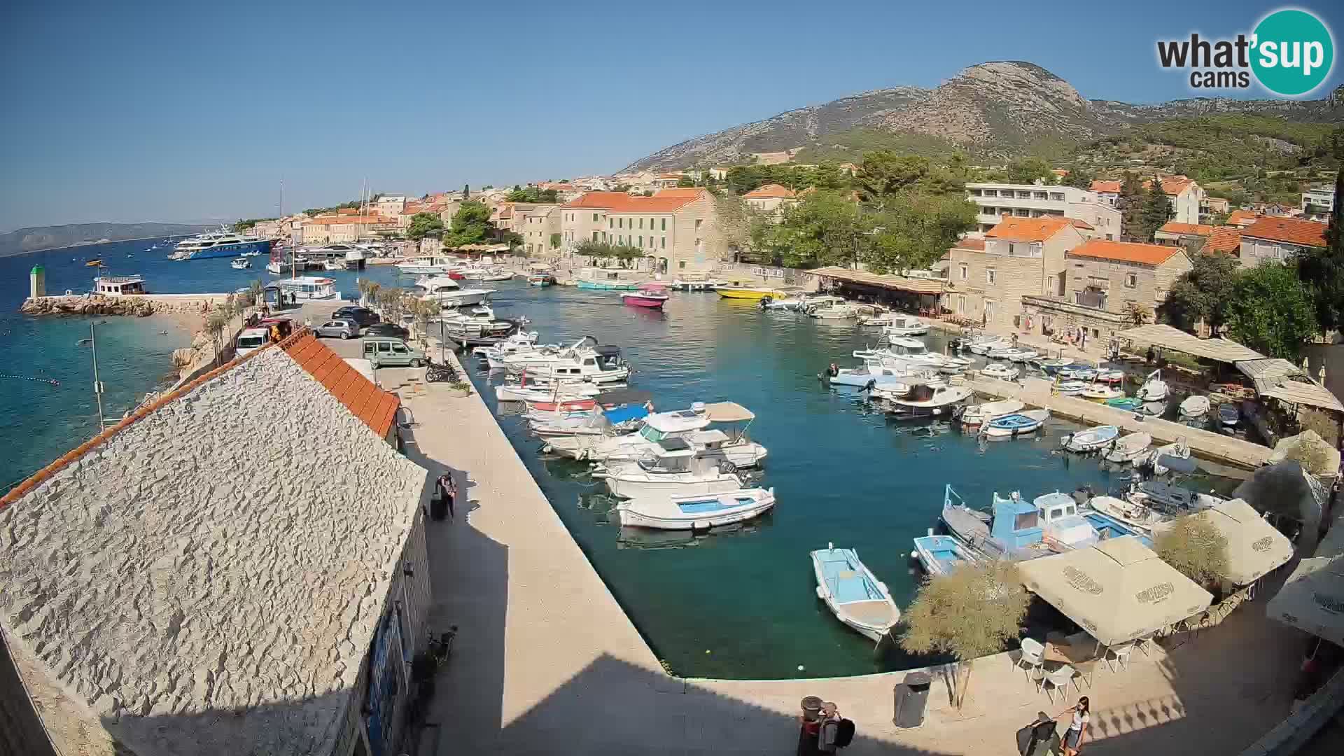 Web kamera Bol Riva – Pogled uživo na luku i marinu