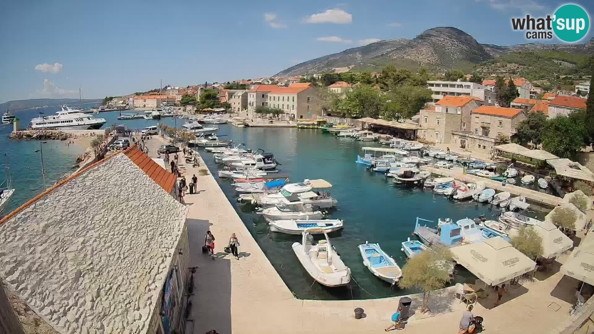 Web kamera Bol Riva – Pogled uživo na luku i marinu