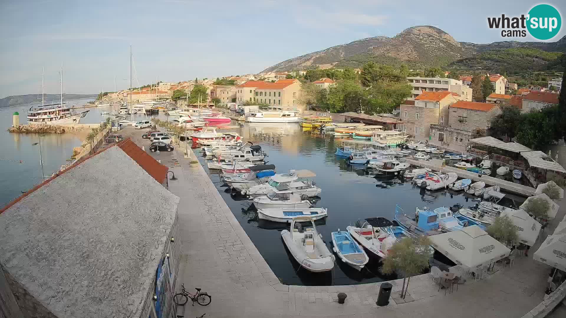 Webcam Bol Hafen – Liveblick auf Bol Riva & Marina