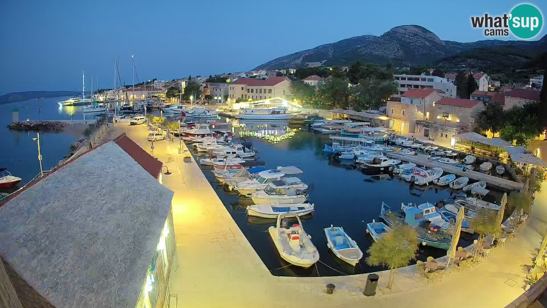 Webcam porto di Bol – Vista live sulla Riva e Marina