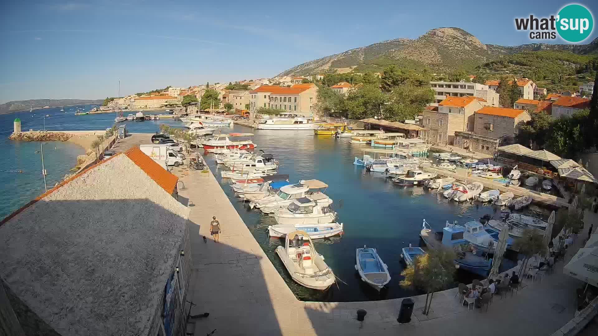 Webcam porto di Bol – Vista live sulla Riva e Marina