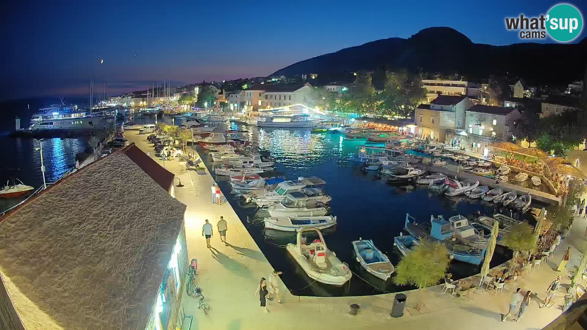 Webcam porto di Bol – Vista live sulla Riva e Marina