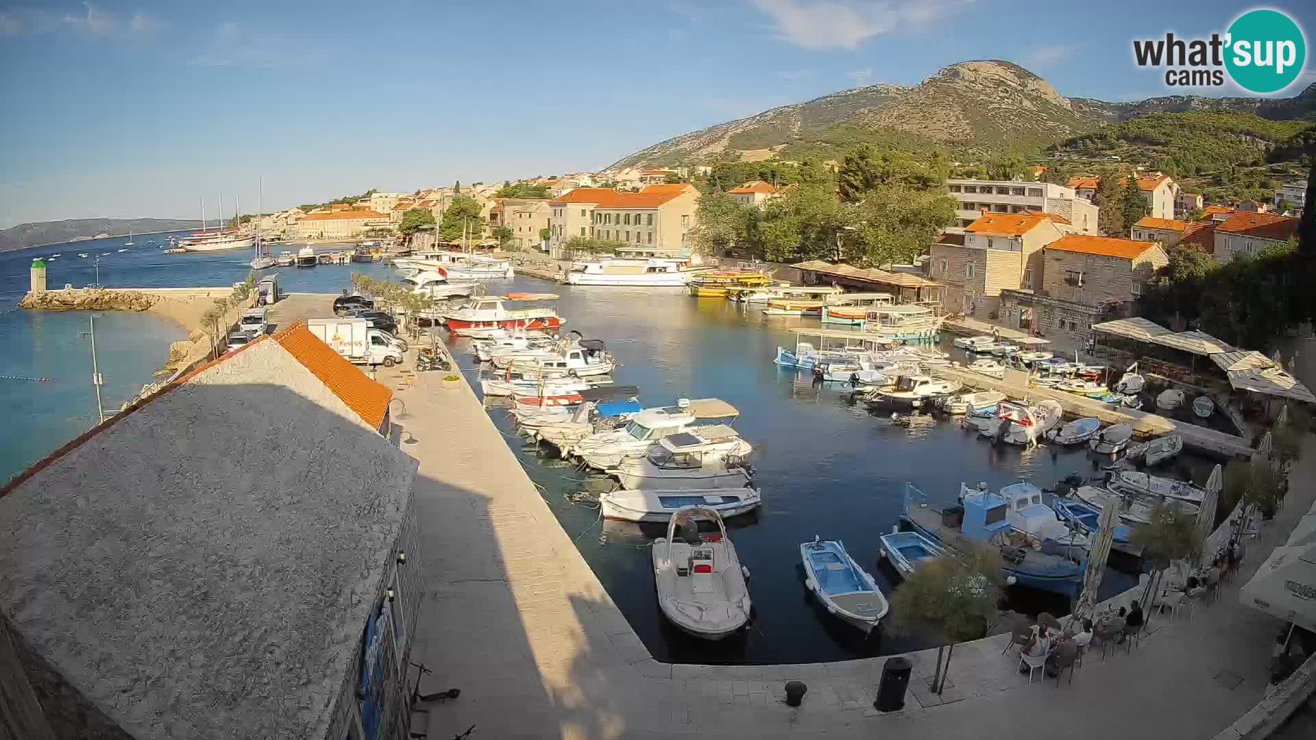 Webcam porto di Bol – Vista live sulla Riva e Marina