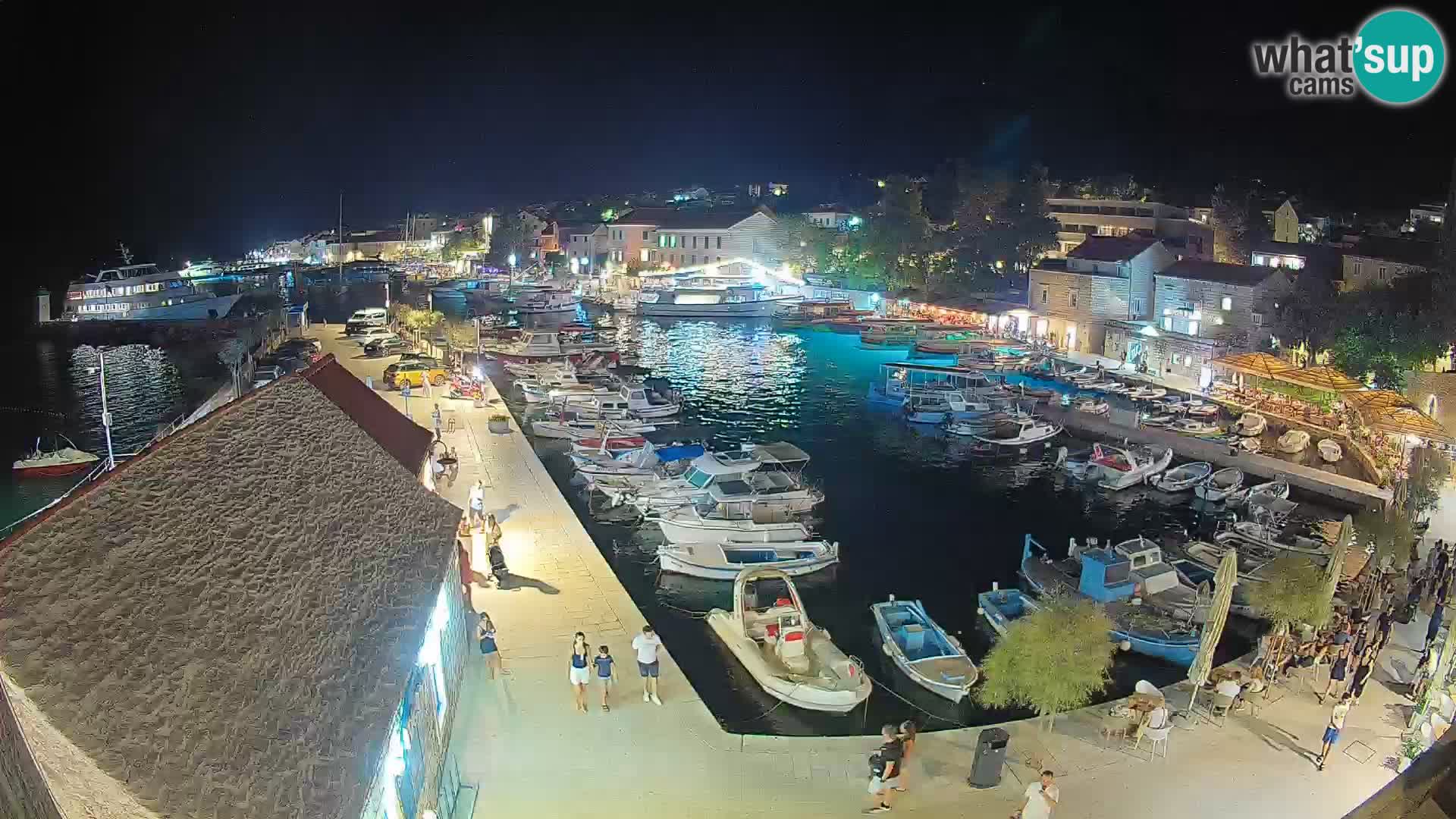 Web kamera Bol Riva – Pogled uživo na luku i marinu