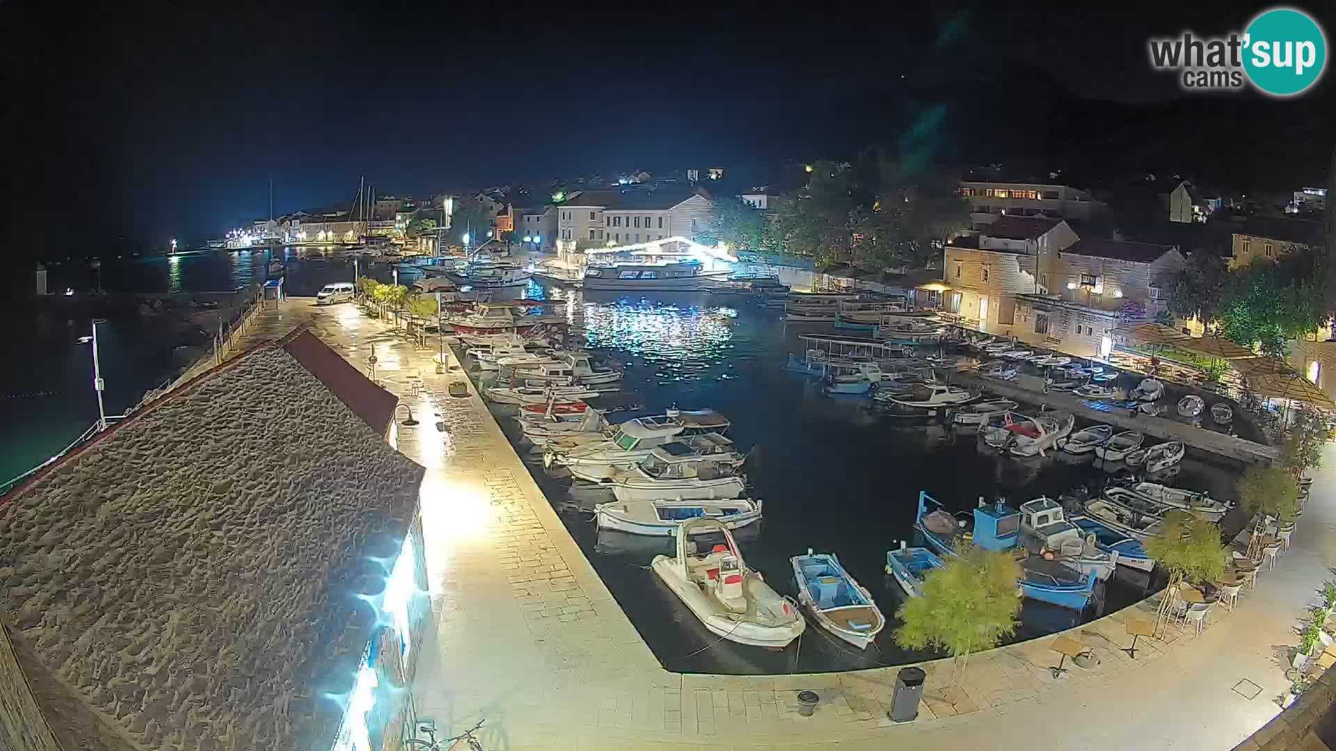 Web kamera Bol Riva – Pogled uživo na luku i marinu