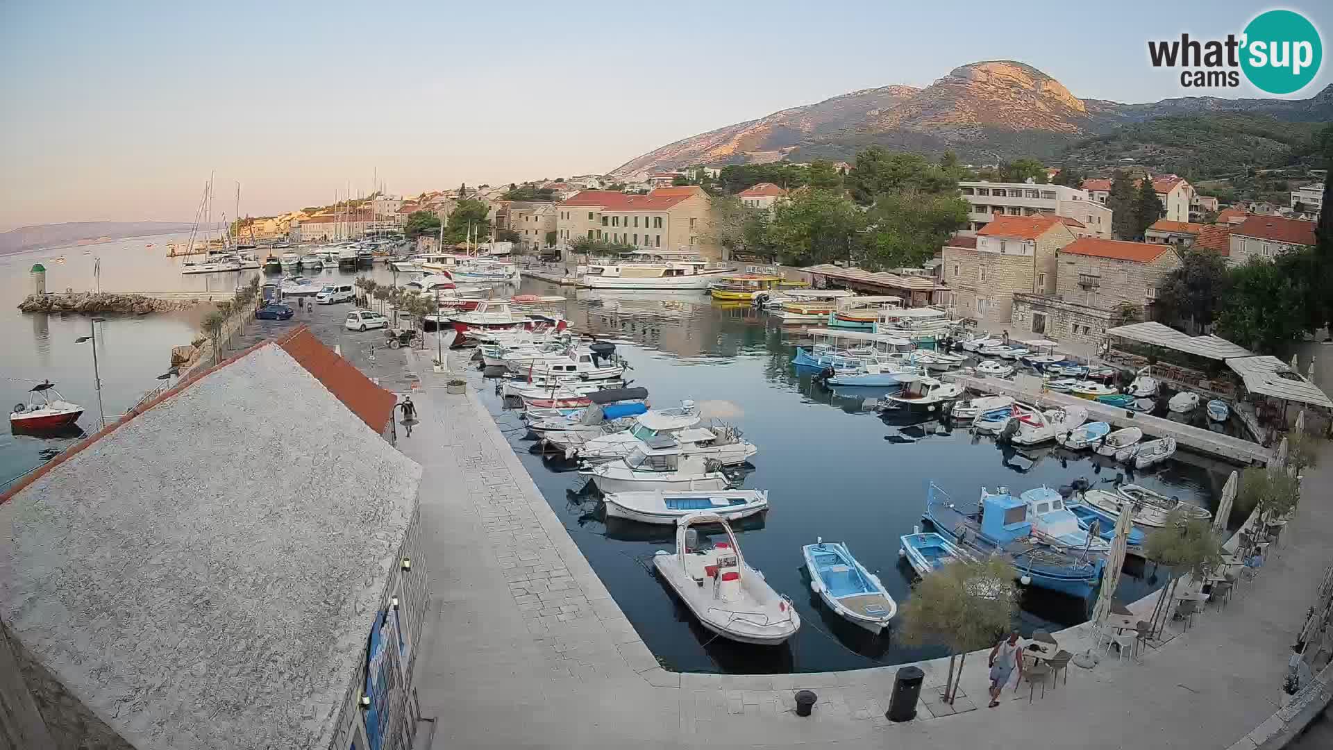 Webcam porto di Bol – Vista live sulla Riva e Marina