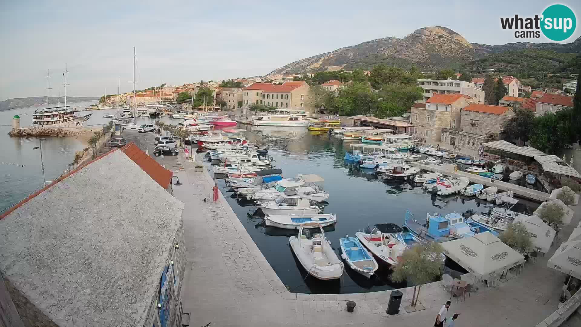 Webcam porto di Bol – Vista live sulla Riva e Marina