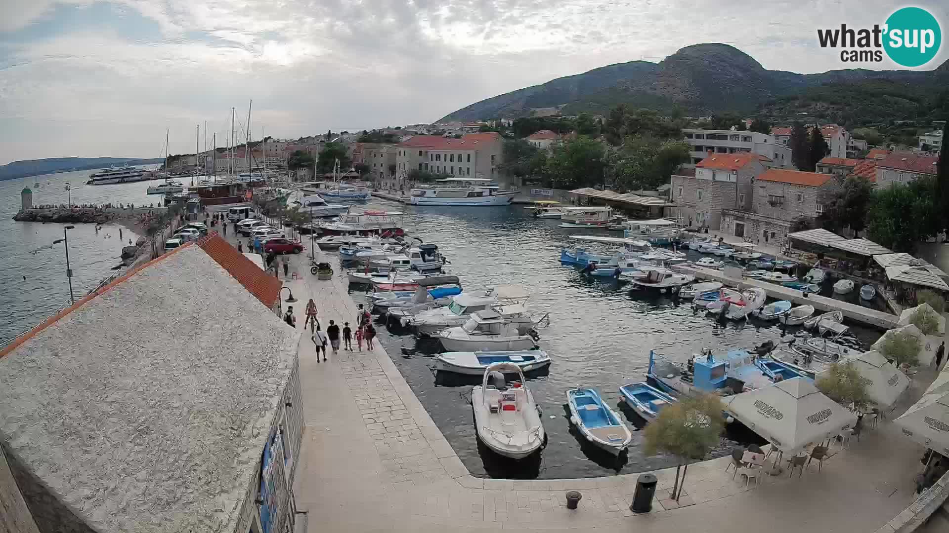 Web kamera Bol Riva – Pogled uživo na luku i marinu