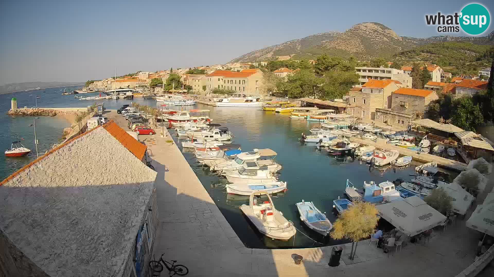 Webcam porto di Bol – Vista live sulla Riva e Marina