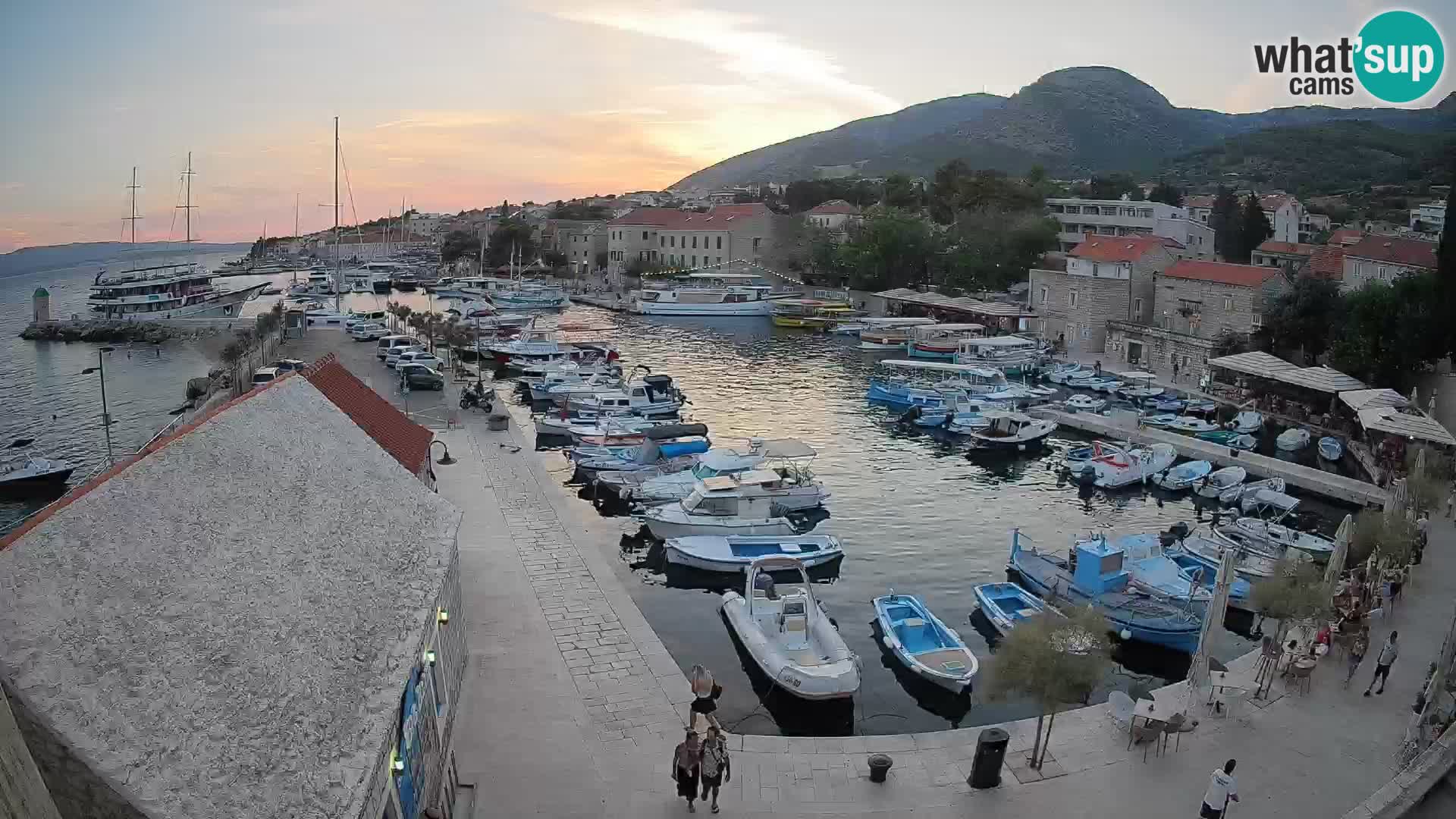 Webcam porto di Bol – Vista live sulla Riva e Marina